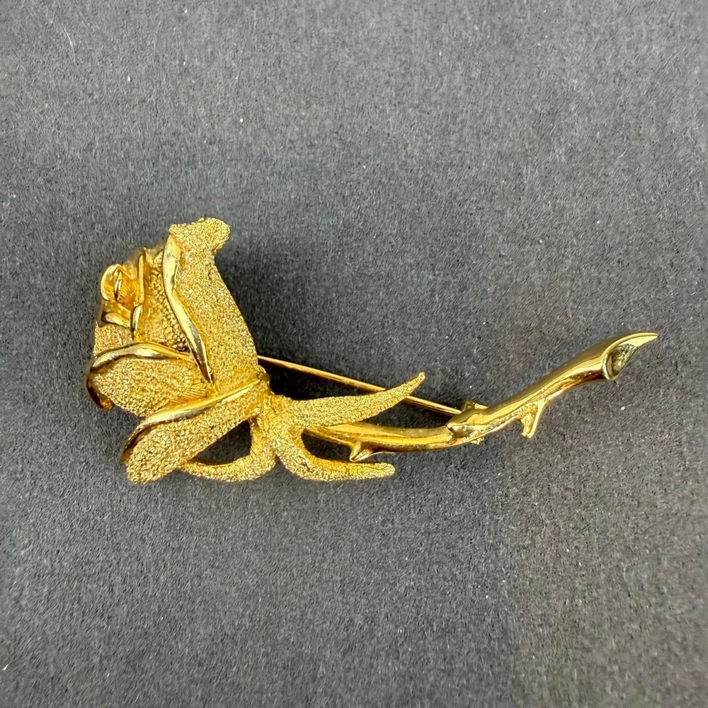 Vintage Floral Botanical Brooch Gold Tone Rose Bud Textured Petal Design